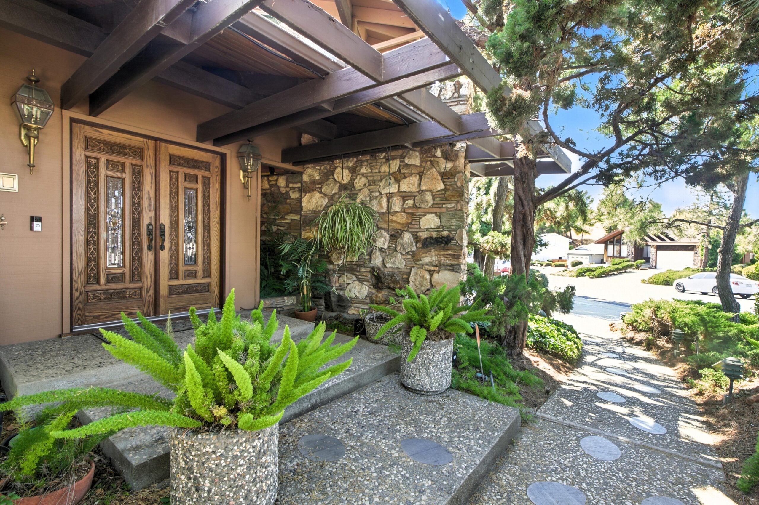 Brentwood real estate agent (Homes by Krista)