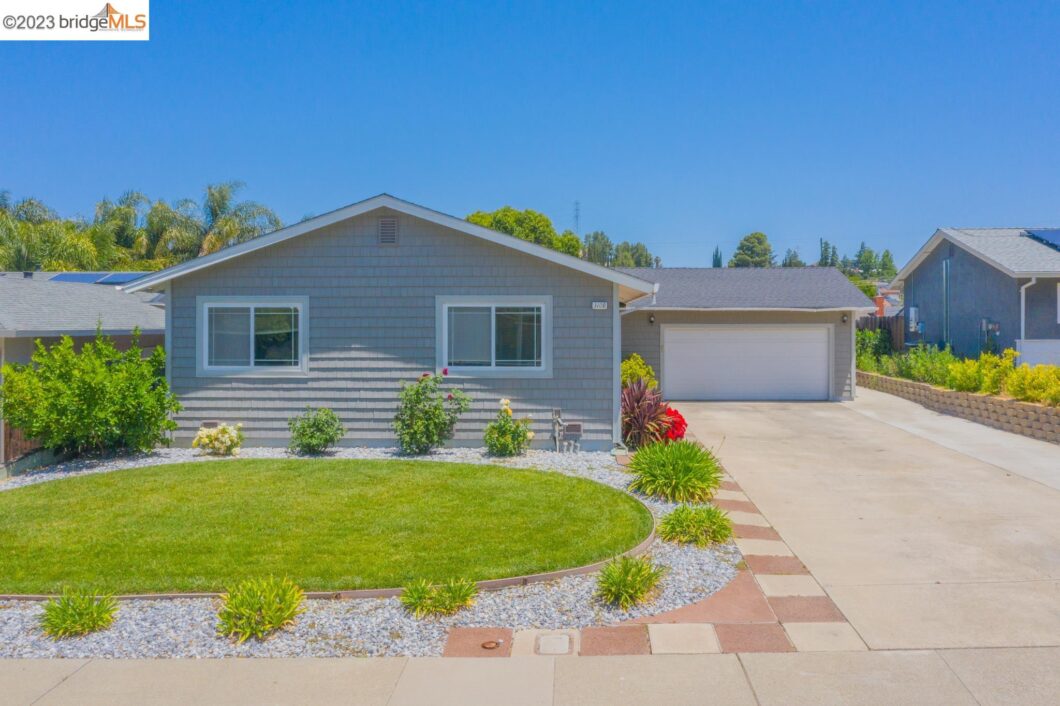 Brentwood real estate agent (Homes by Krista) Brentwood real estate agent (Homes by Krista)
