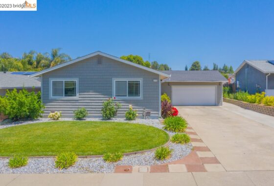 Brentwood real estate agent (Homes by Krista)