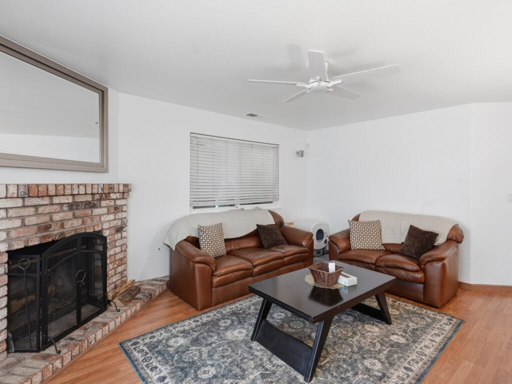 Brentwood real estate agent (Homes by Krista)